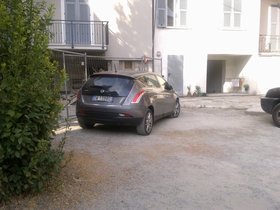 250820121084 Cortile auto.jpg